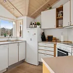2 Bedroom Stunning In 펜션
