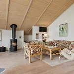 2 Bedroom Stunning In *