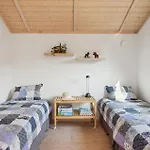 2 Bedroom Stunning In 펜션