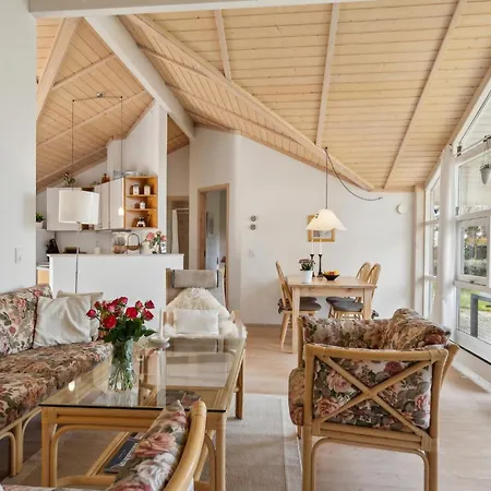 2 Bedroom Stunning In * Knebel