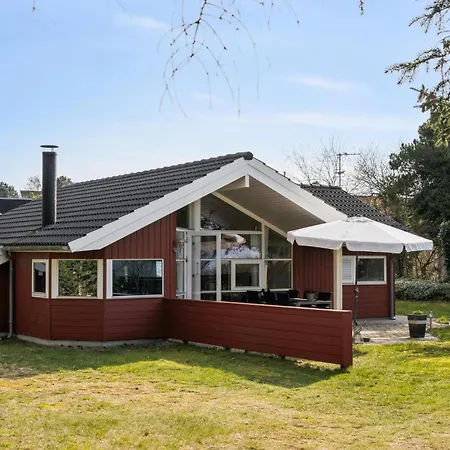 2 Bedroom Stunning In *