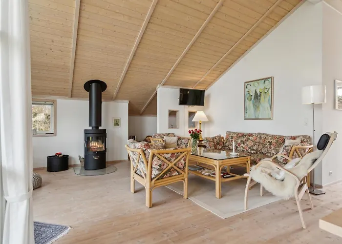 2 Bedroom Stunning In *